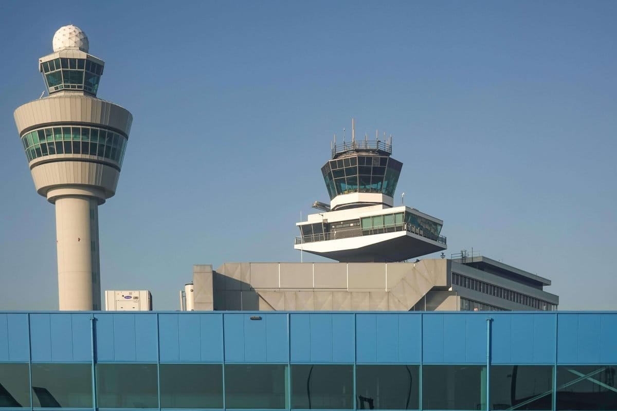 Read more about the article Can you fly drone shows near an airport?